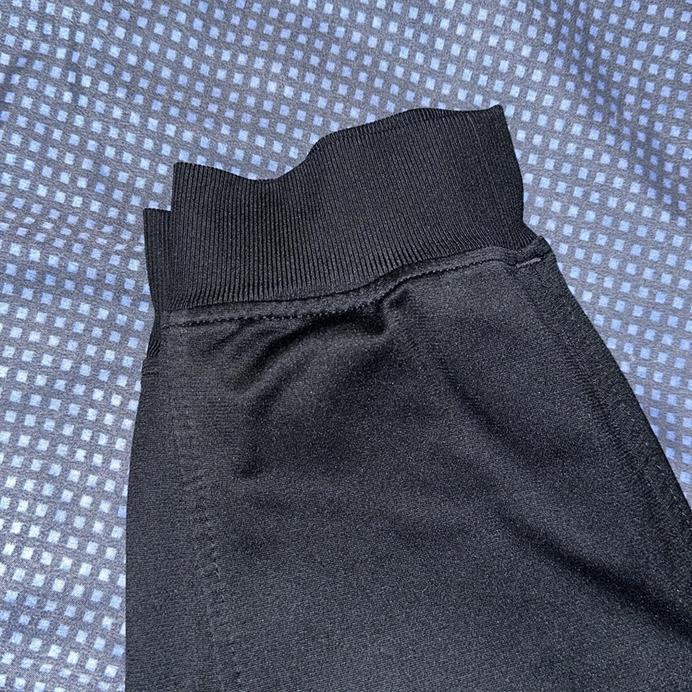 EUC Men’s Under Armour Joggers - Picture 3 of 6